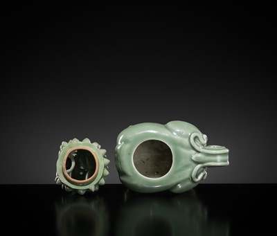 Lot 508 - A RARE LONGQUAN CELADON ‘LUDUAN’ CENSER AND COVER, LATE MING DYNASTY