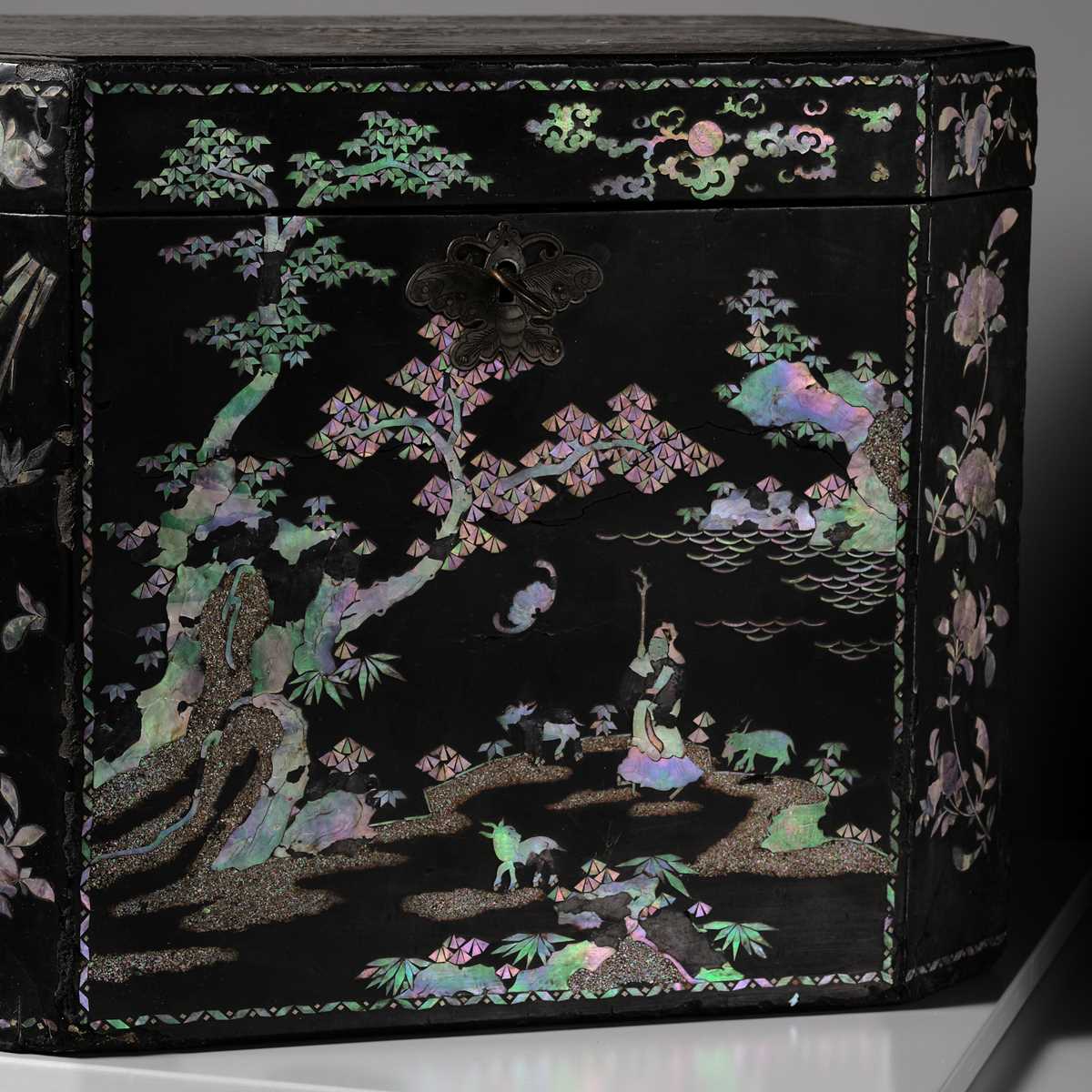 Lot 389 - A MOTHER-OF-PEARL INLAID OCTAGONAL TEA CHEST WITH MATCHING TEA CADDY