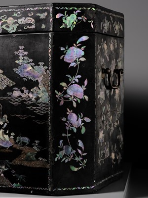 Lot 389 - A MOTHER-OF-PEARL INLAID OCTAGONAL TEA CHEST WITH MATCHING TEA CADDY