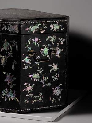 Lot 389 - A MOTHER-OF-PEARL INLAID OCTAGONAL TEA CHEST WITH MATCHING TEA CADDY