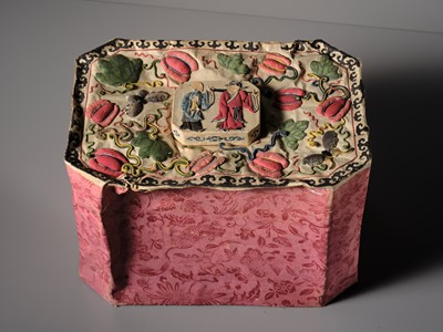 Lot 389 - A MOTHER-OF-PEARL INLAID OCTAGONAL TEA CHEST WITH MATCHING TEA CADDY