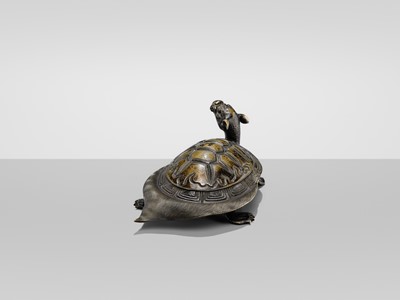 Lot 15 - A FINE BRONZE OKIMONO OF A MINOGAME