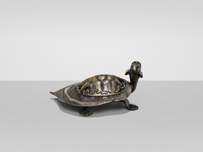 Lot 15 - A FINE BRONZE OKIMONO OF A MINOGAME