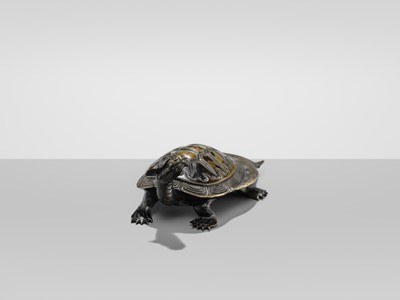Lot 15 - A FINE BRONZE OKIMONO OF A MINOGAME