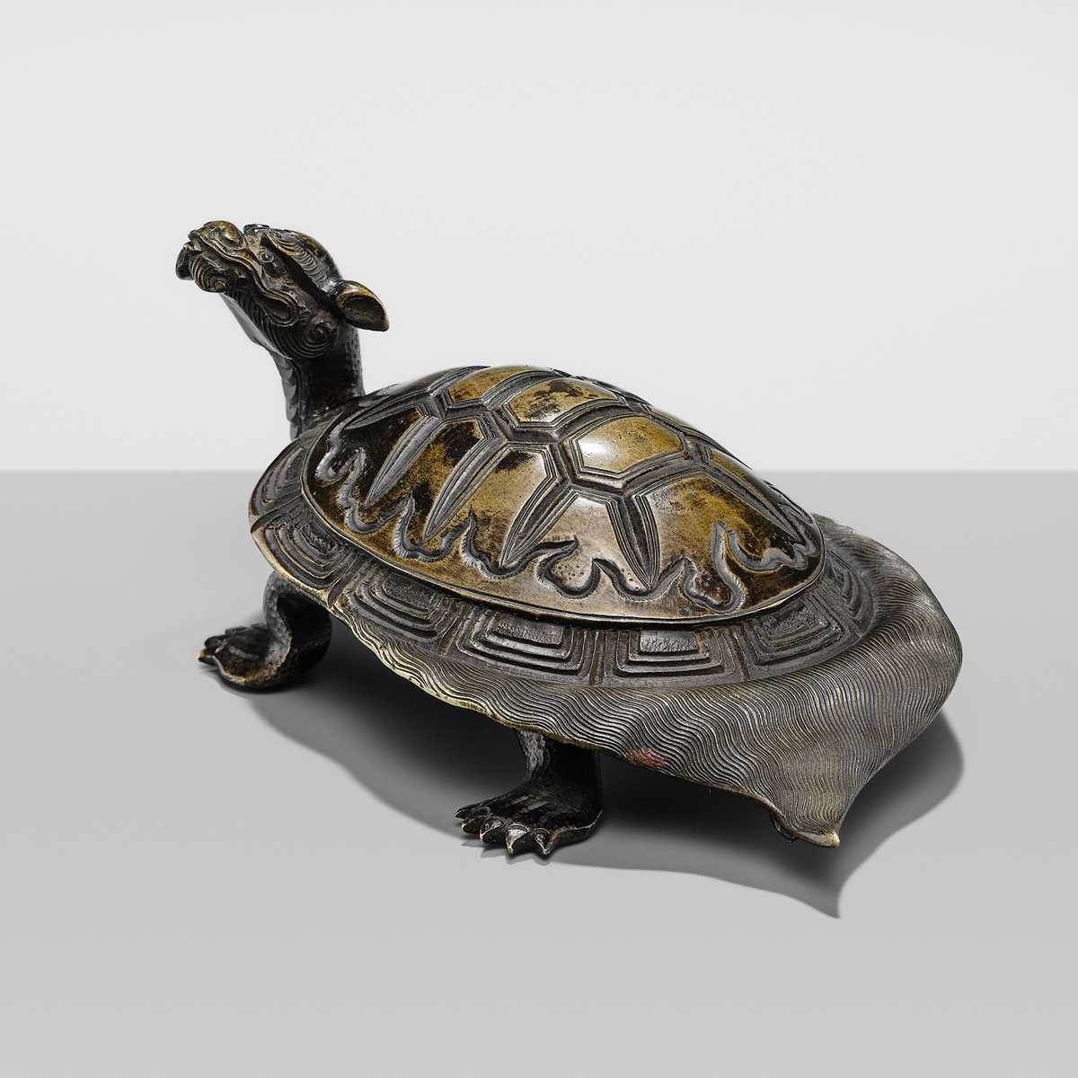 Lot 15 - A FINE BRONZE OKIMONO OF A MINOGAME