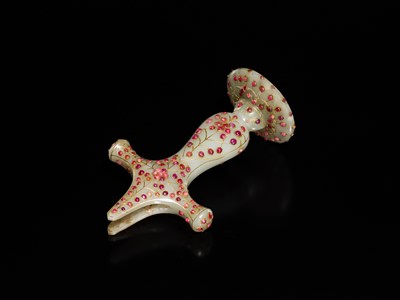 Lot 217 - A MUGHAL GEM-SET JADE TALWAR HILT, NORTH INDIA, 18TH CENTURY