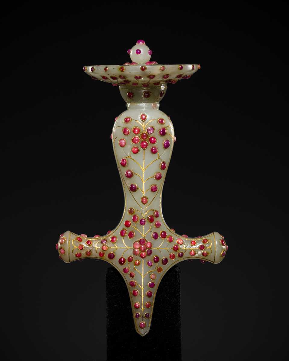 Lot 217 - A MUGHAL GEM-SET JADE TALWAR HILT, NORTH INDIA, 18TH CENTURY