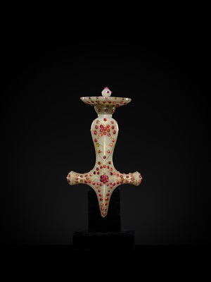 Lot 217 - A MUGHAL GEM-SET JADE TALWAR HILT, NORTH INDIA, 18TH CENTURY