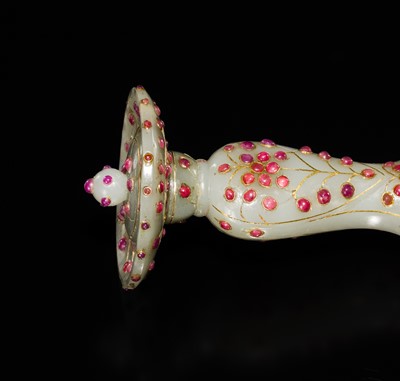 Lot 217 - A MUGHAL GEM-SET JADE TALWAR HILT, NORTH INDIA, 18TH CENTURY