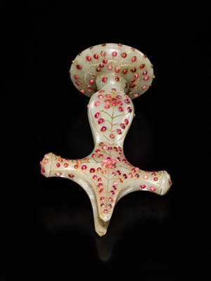 Lot 217 - A MUGHAL GEM-SET JADE TALWAR HILT, NORTH INDIA, 18TH CENTURY
