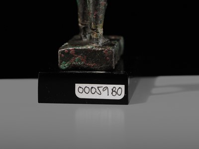 Lot 4 - A FINE AND RARE GILT-BRONZE FIGURE OF ANUBIS, LATE PERIOD