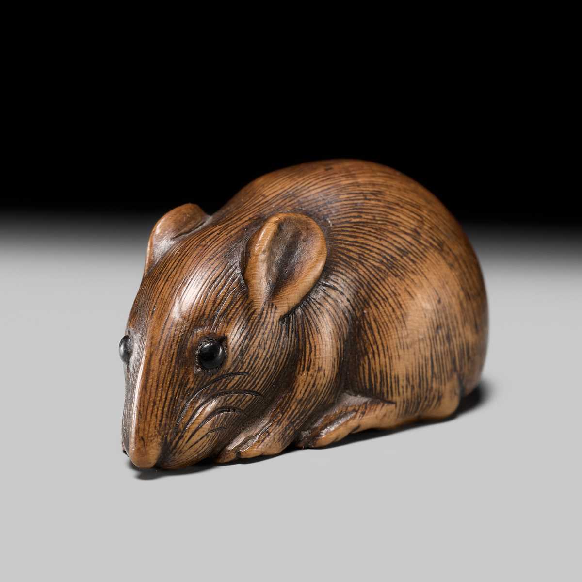 Lot 140 - A FINE KYOTO SCHOOL WOOD NETSUKE OF A RAT