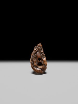 Lot 140 - A FINE KYOTO SCHOOL WOOD NETSUKE OF A RAT