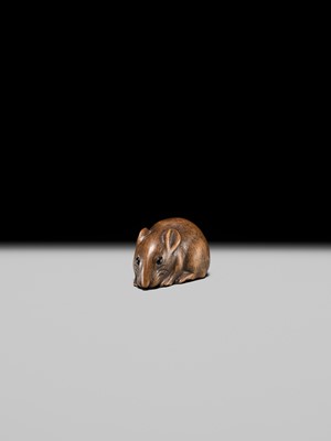 Lot 140 - A FINE KYOTO SCHOOL WOOD NETSUKE OF A RAT