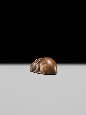 Lot 140 - A FINE KYOTO SCHOOL WOOD NETSUKE OF A RAT