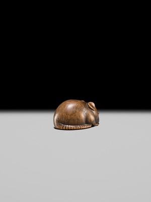 Lot 140 - A FINE KYOTO SCHOOL WOOD NETSUKE OF A RAT