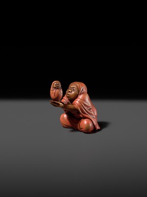 Lot 169 - AN AMUSING LACQUERED WOOD NETSUKE OF DARUMA BALANCING A DARUMA DOLL, ATTRIBUTED TO ANRAKU