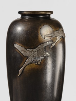 Lot 26 - KAZUYOSHI FOR THE NOGAWA COMPANY: A LARGE INLAID BRONZE VASE WITH GEESE AND FULL MOON
