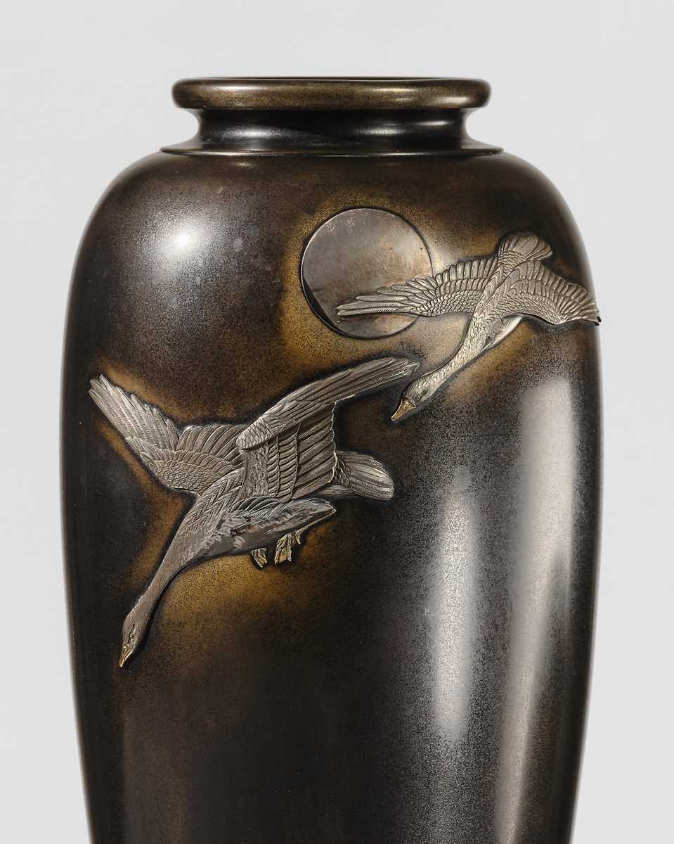 Lot 26 - KAZUYOSHI FOR THE NOGAWA COMPANY: A LARGE INLAID BRONZE VASE WITH GEESE AND FULL MOON
