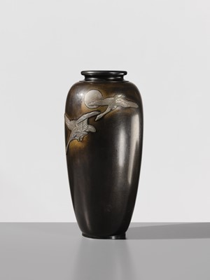 Lot 26 - KAZUYOSHI FOR THE NOGAWA COMPANY: A LARGE INLAID BRONZE VASE WITH GEESE AND FULL MOON