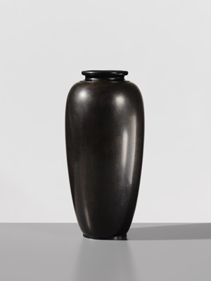 Lot 26 - KAZUYOSHI FOR THE NOGAWA COMPANY: A LARGE INLAID BRONZE VASE WITH GEESE AND FULL MOON