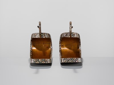 Lot 133 - A FINE PAIR OF MOTHER-OF-PEARL-INLAID LACQUERED IRON STIRRUPS (ABUMI)