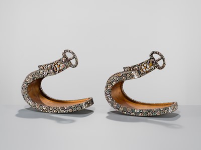 Lot 133 - A FINE PAIR OF MOTHER-OF-PEARL-INLAID LACQUERED IRON STIRRUPS (ABUMI)