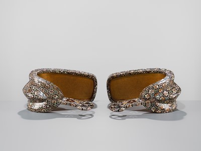 Lot 133 - A FINE PAIR OF MOTHER-OF-PEARL-INLAID LACQUERED IRON STIRRUPS (ABUMI)