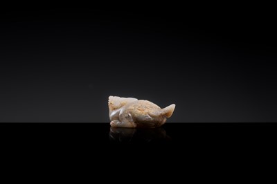 Lot 20 - A MOTTLED WHITE JADE CARVING OF A BIXIE, SIX DYNASTIES PERIOD