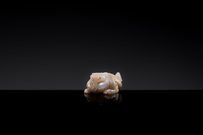 Lot 20 - A MOTTLED WHITE JADE CARVING OF A BIXIE, SIX DYNASTIES PERIOD