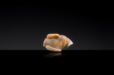 Lot 20 - A MOTTLED WHITE JADE CARVING OF A BIXIE, SIX DYNASTIES PERIOD
