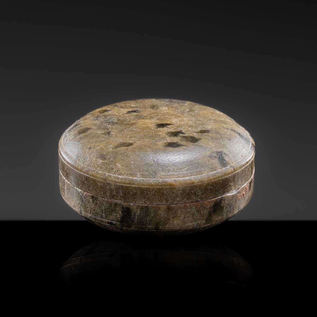 Lot 31 - A SMALL STEATITE PASTE BOX AND COVER, TANG DYNASTY