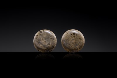Lot 31 - A SMALL STEATITE PASTE BOX AND COVER, TANG DYNASTY