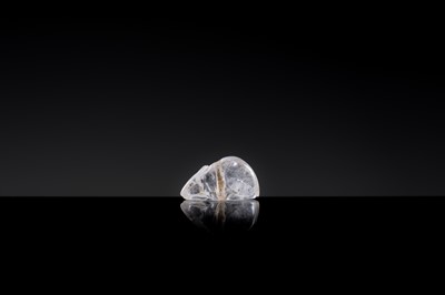 Lot 27 - A FINE ROCK CRYSTAL MOUSE PENDANT, LIAO DYNASTY