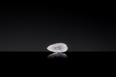 Lot 27 - A FINE ROCK CRYSTAL MOUSE PENDANT, LIAO DYNASTY