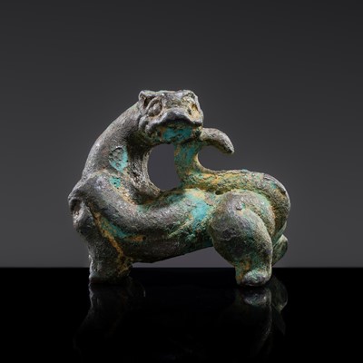 Lot 1 - A BRONZE FIGURE OF A LEOPARD, WARRING STATES PERIOD