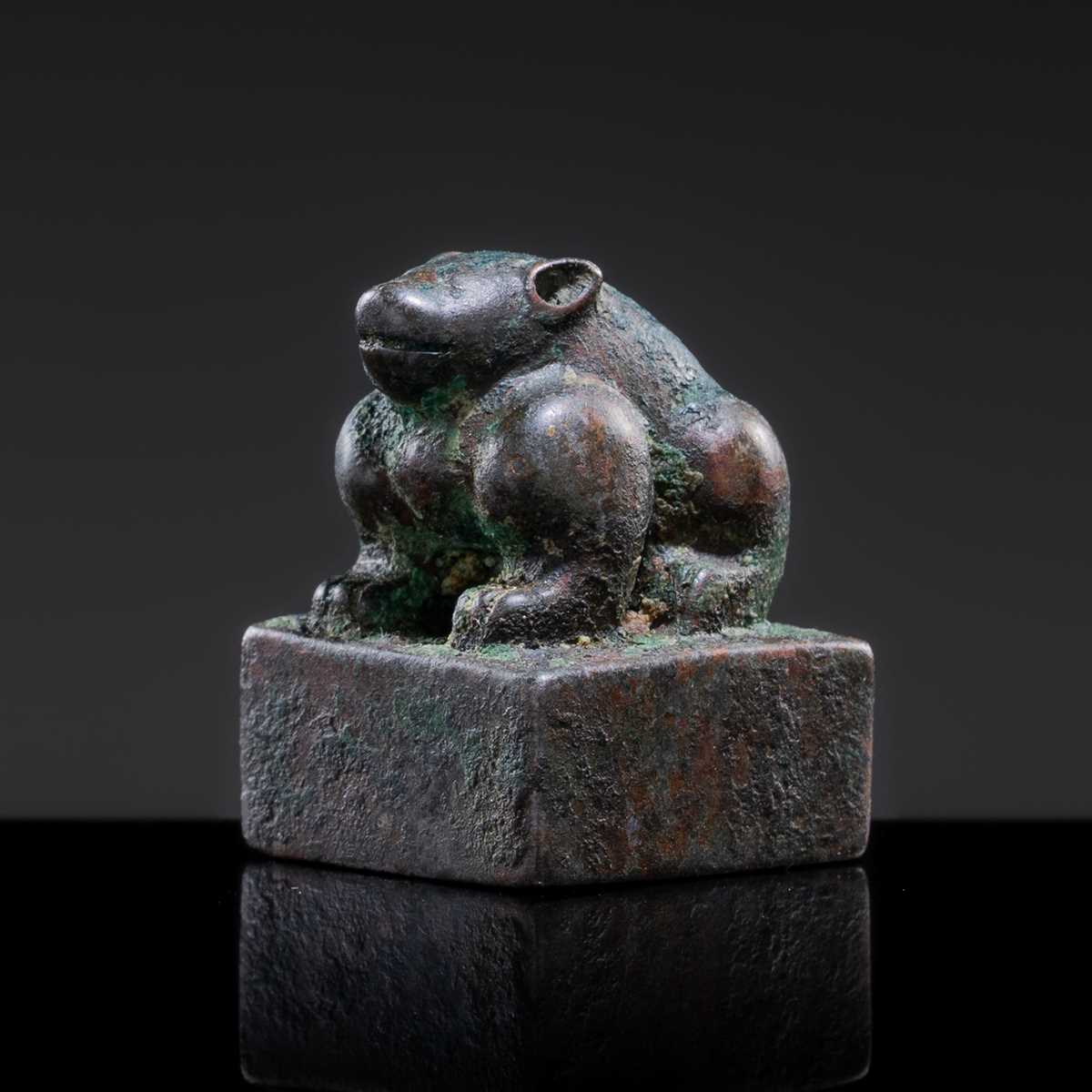 Lot 7 - A BRONZE ‘BEAR’ SEAL, JIN DYNASTY