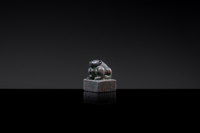 Lot 7 - A BRONZE ‘BEAR’ SEAL, JIN DYNASTY