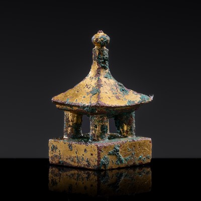 Lot 8 - A GILT-BRONZE ‘PAVILION’ SEAL, THREE KINGDOMS PERIOD- SUI DYNASTY