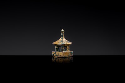 Lot 8 - A GILT-BRONZE ‘PAVILION’ SEAL, THREE KINGDOMS PERIOD- SUI DYNASTY