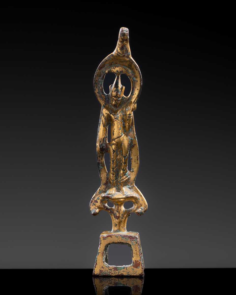 Lot 14 - A SMALL GILT-BRONZE FIGURE OF A BODHISATTVA, TANG DYNASTY