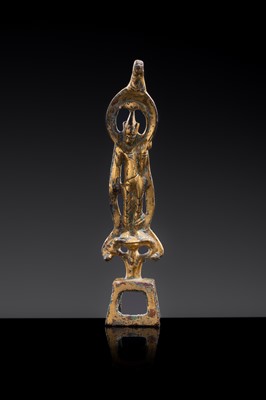 Lot 14 - A SMALL GILT-BRONZE FIGURE OF A BODHISATTVA, TANG DYNASTY