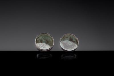 A MINIATURE SILVER ‘FLOWERS AND BIRDS’ BOX AND COVER, TANG DYNASTY