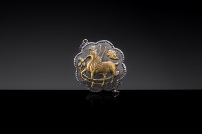 Lot 13 - A MINIATURE PARCEL-GILT SILVER ‘WINGED DEER’ BOX AND COVER, TANG DYNASTY