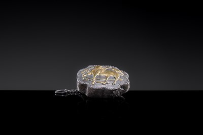 Lot 13 - A MINIATURE PARCEL-GILT SILVER ‘WINGED DEER’ BOX AND COVER, TANG DYNASTY