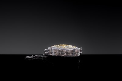 Lot 13 - A MINIATURE PARCEL-GILT SILVER ‘WINGED DEER’ BOX AND COVER, TANG DYNASTY