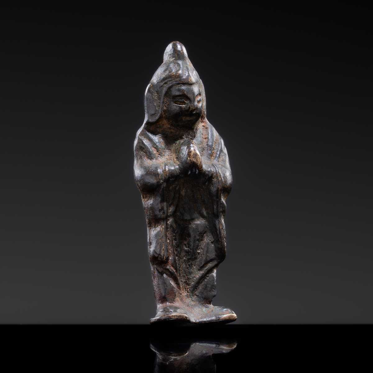 Lot 15 - A SMALL BRONZE FIGURE OF AN ADORANT, LATE TANG TO SONG DYNASTY
