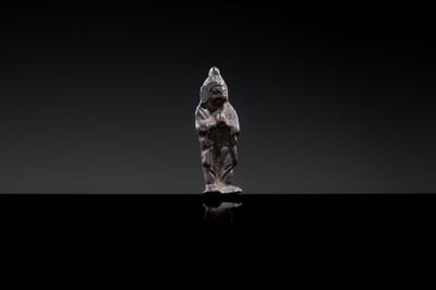 Lot 15 - A SMALL BRONZE FIGURE OF AN ADORANT, LATE TANG TO SONG DYNASTY