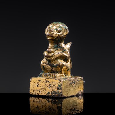 Lot 10 - A GILT BRONZE ‘MONKEY AND PEACH’ SEAL, NORTHERN WEI DYNASTY