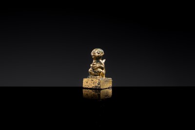 Lot 10 - A GILT BRONZE ‘MONKEY AND PEACH’ SEAL, NORTHERN WEI DYNASTY